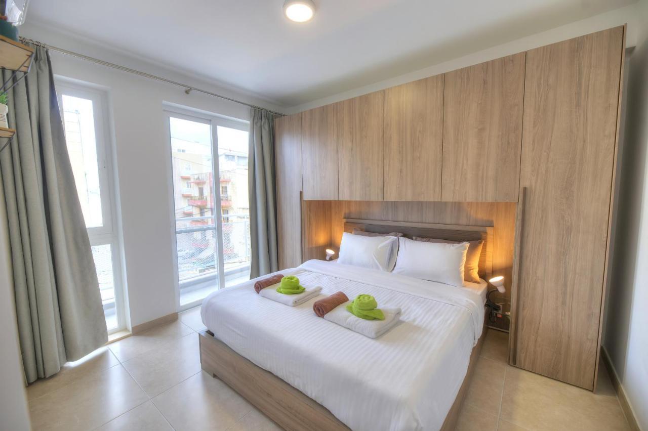 Spacious And Tastefully Furnished 2 Bedroom Ddif1-3 Apartment