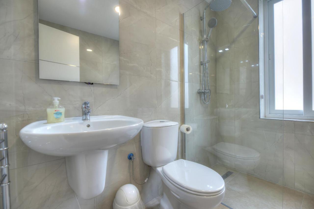 Apartment Spacious And Tastefully Furnished 2 Bedroom Ddif1-3
