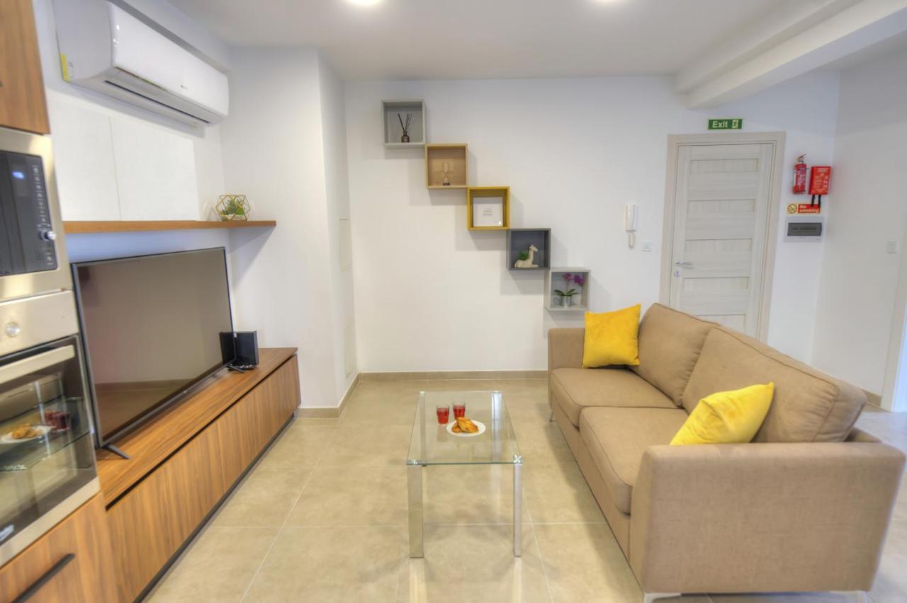 Apartment Spacious And Tastefully Furnished 2 Bedroom Ddif1-3 *