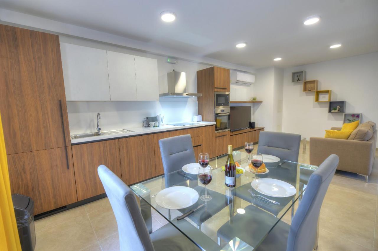 Spacious And Tastefully Furnished 2 Bedroom Ddif1-3 *